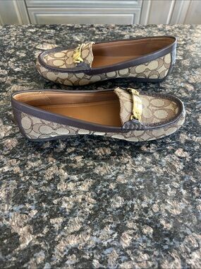 COACH WOMEN'S LOAFERS SIZE 8